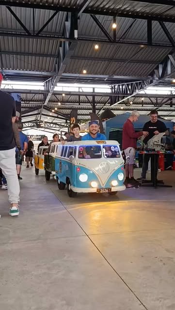 Kombi em evento da cultura Volks